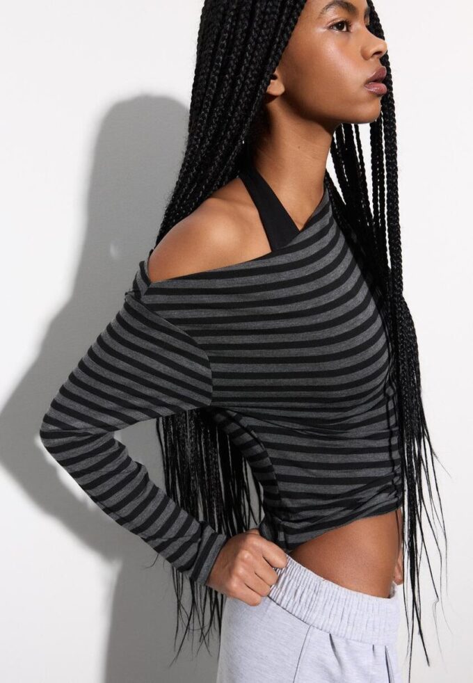 Top con scollo asimmetrico