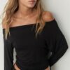Top con scollo asimmetrico