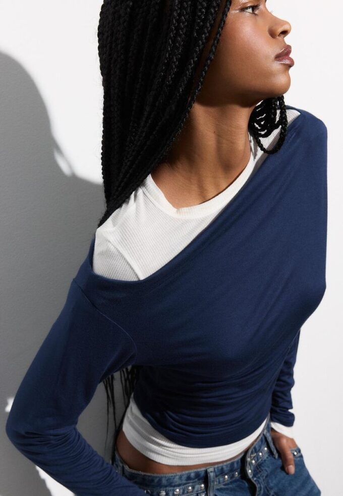 Top con scollo asimmetrico