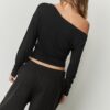 Top con scollo asimmetrico