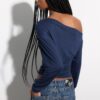 Top con scollo asimmetrico