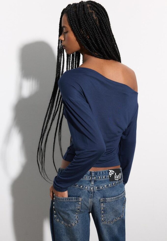 Top con scollo asimmetrico