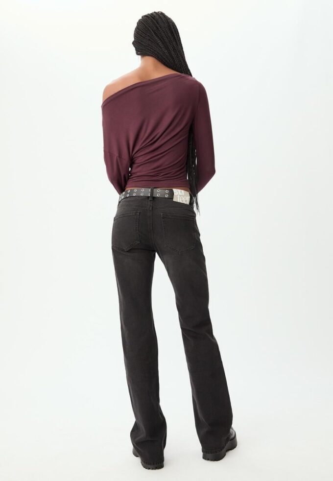 Top con scollo asimmetrico