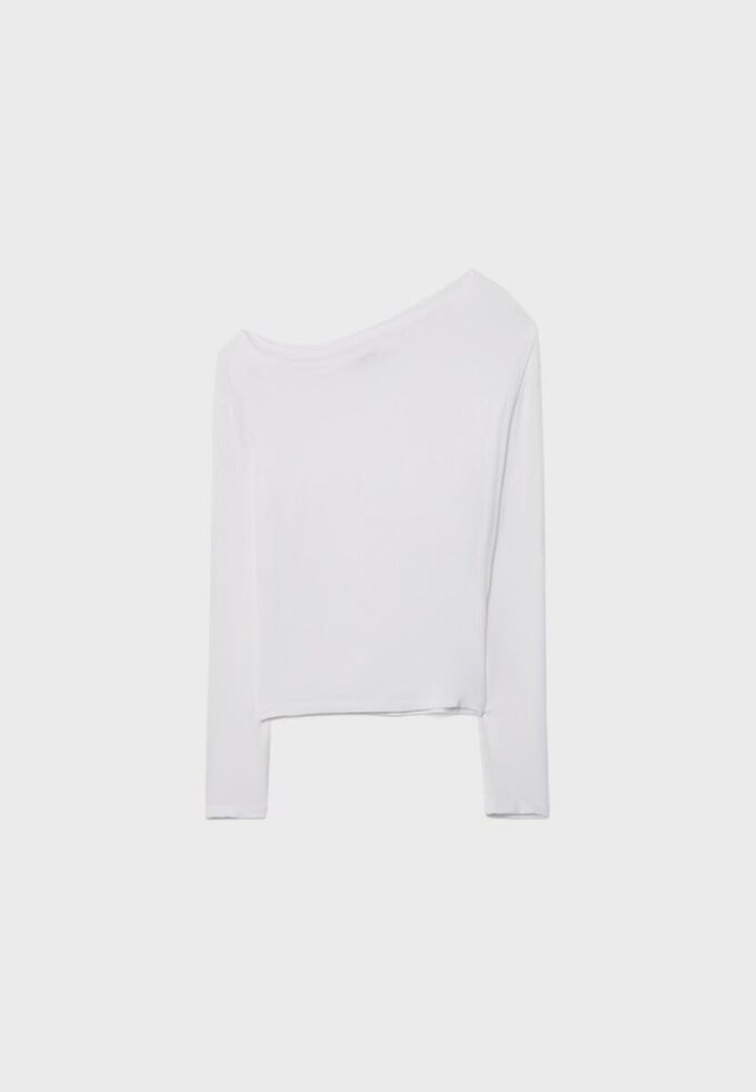 Top con scollo asimmetrico