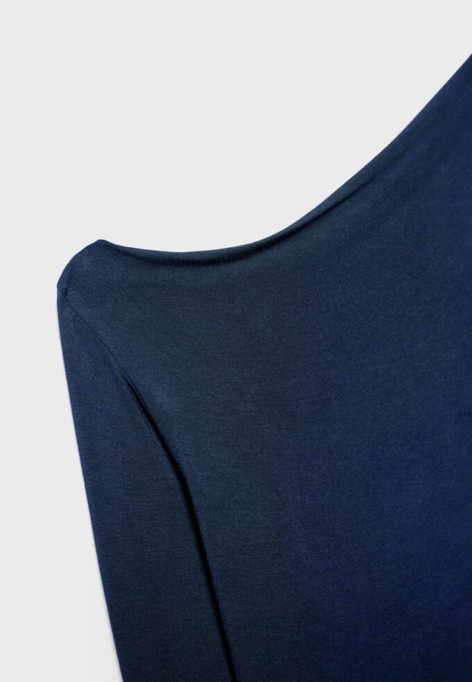 Top con scollo asimmetrico