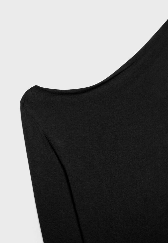 Top con scollo asimmetrico