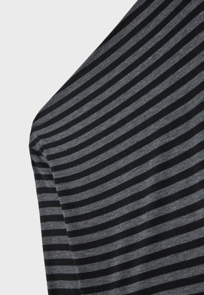 Top con scollo asimmetrico