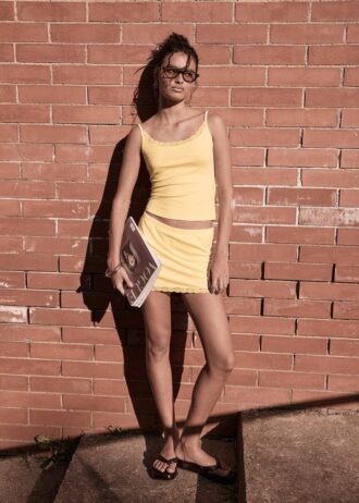 Top con spalline e bordi in pizzo