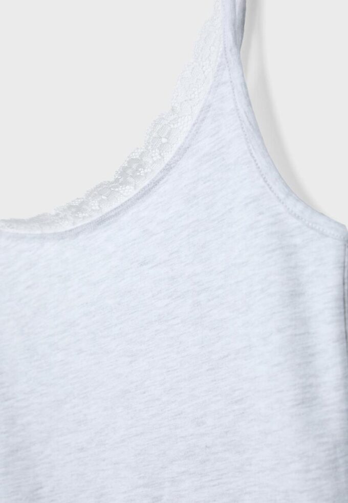 Top con spalline e bordi in pizzo Top con spalline e bordi in pizzo