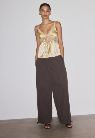 Top con spalline in raso