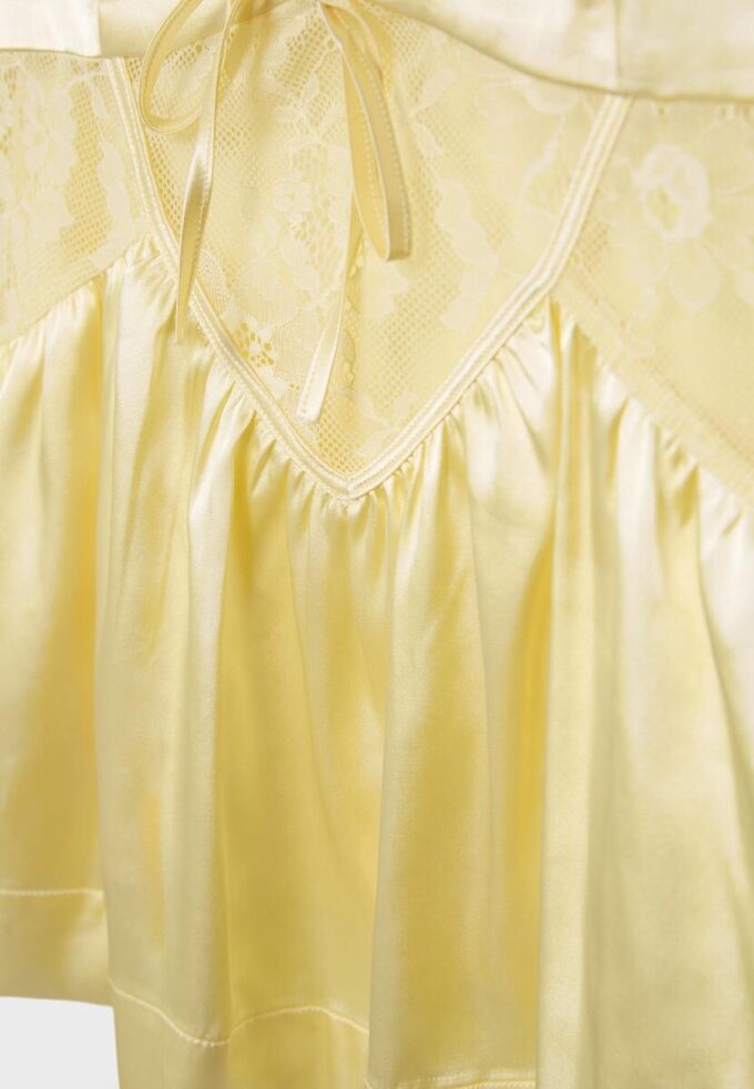 Top con spalline in raso Top con spalline in raso