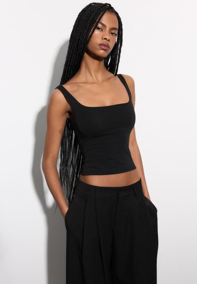 Top con spalline larghe