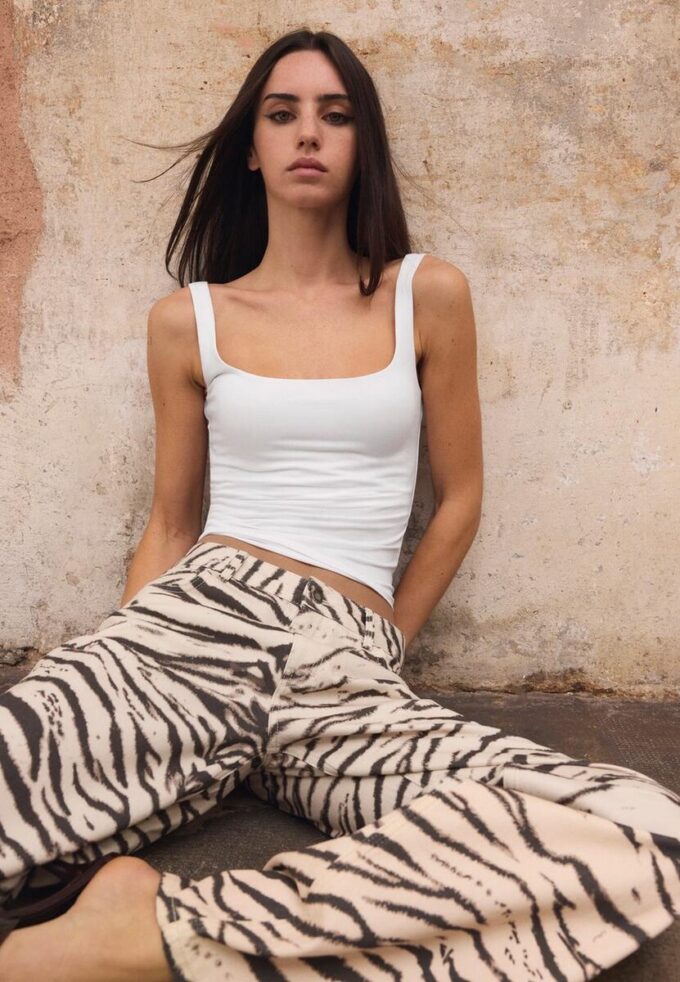 Top con spalline larghe