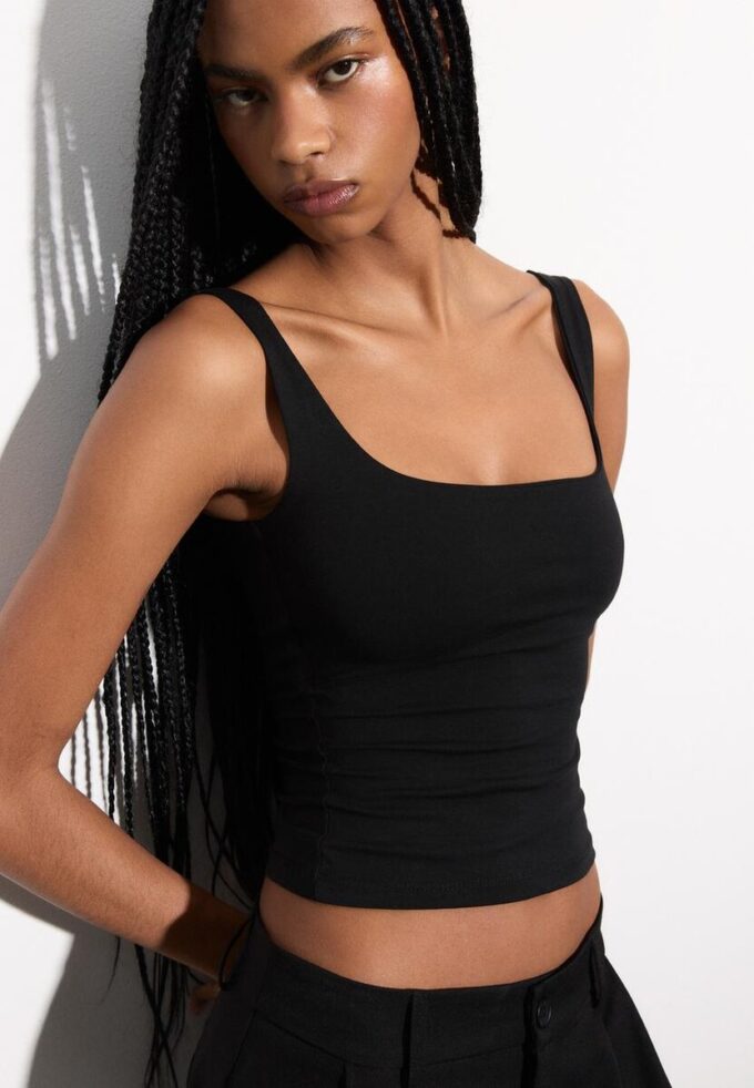 Top con spalline larghe