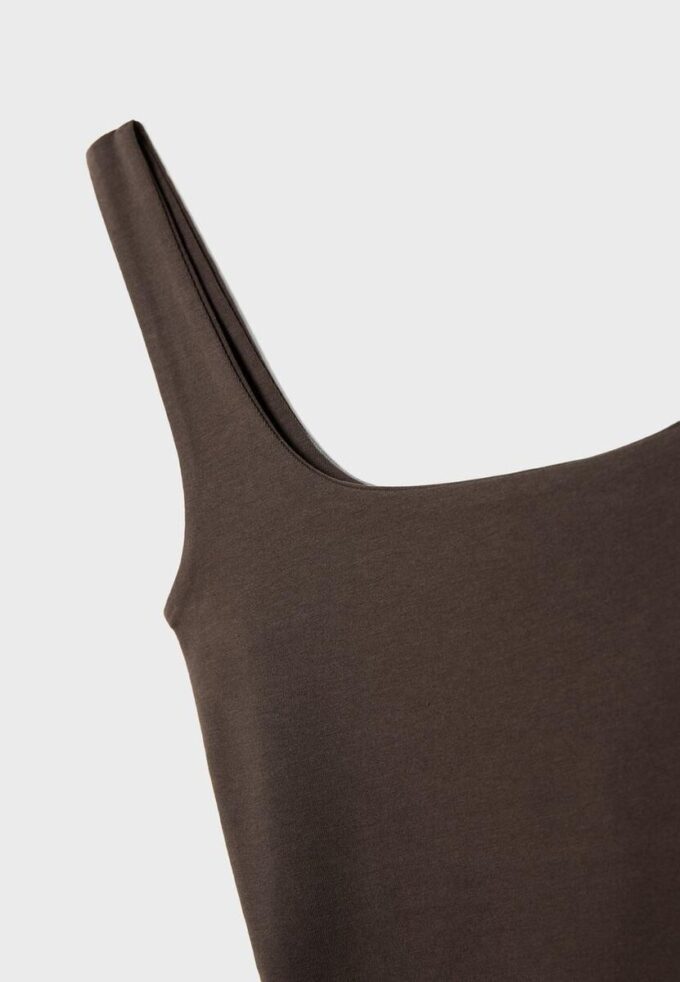 Top con spalline larghe