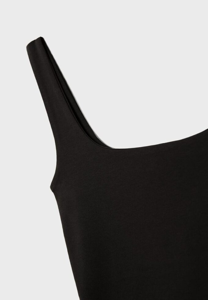 Top con spalline larghe