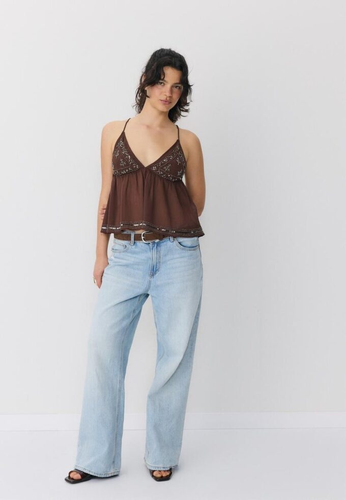 Top con spalline ricamato