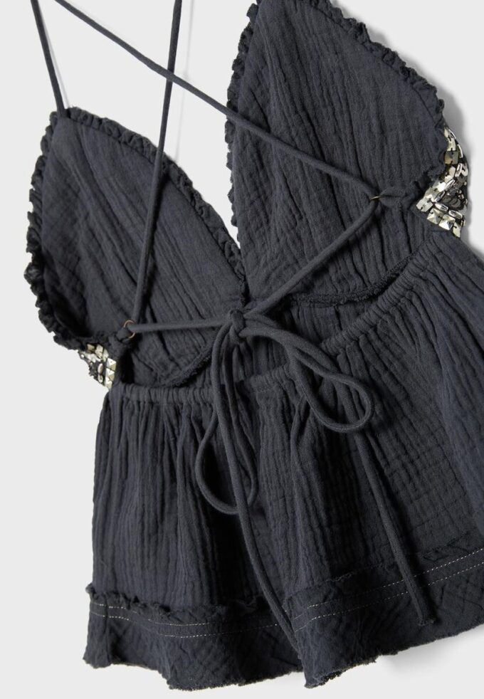 Top con volant e perline