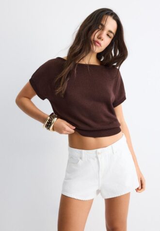 Top in maglia rustica con scollo a barchetta