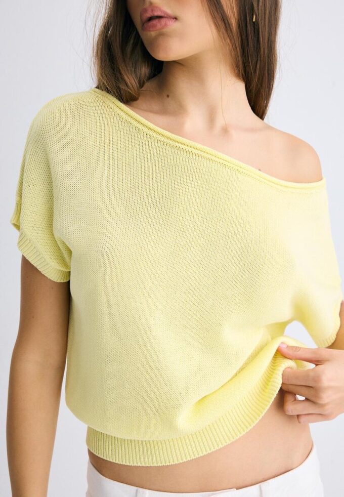 Top in maglia rustica con scollo a barchetta