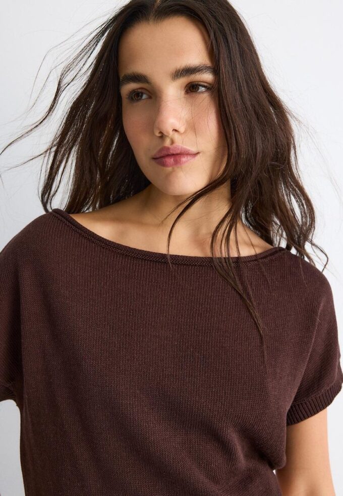 Top in maglia rustica con scollo a barchetta