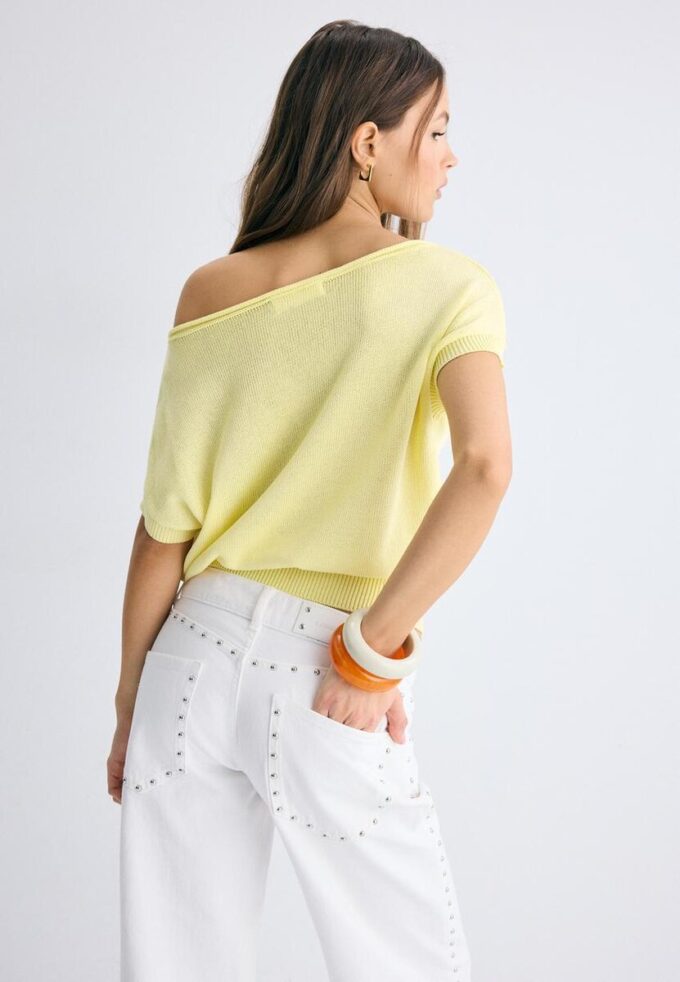Top in maglia rustica con scollo a barchetta