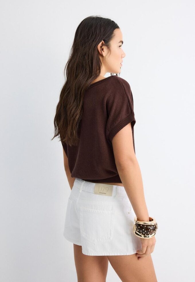 Top in maglia rustica con scollo a barchetta