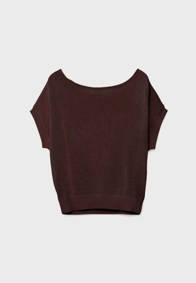 Top in maglia rustica con scollo a barchetta