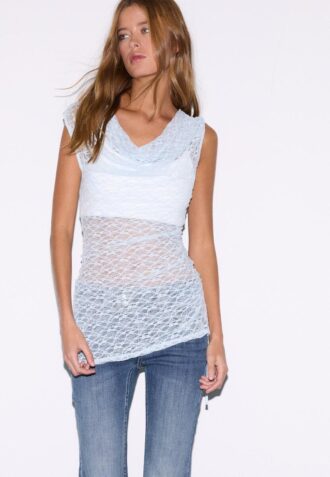 Top in pizzo con arricciature laterali