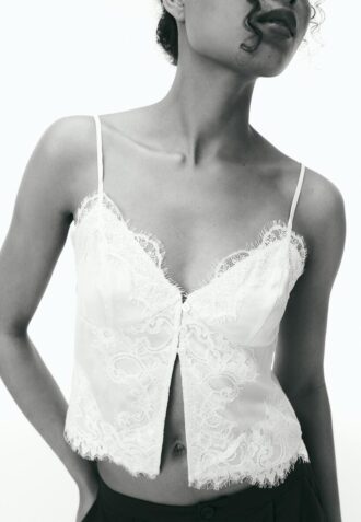 Top in pizzo satinato con spalline