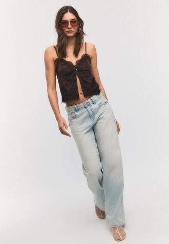 Top in pizzo satinato con spalline