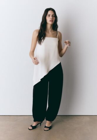 Top in raso con orlo asimmetrico Top in raso con orlo asimmetrico