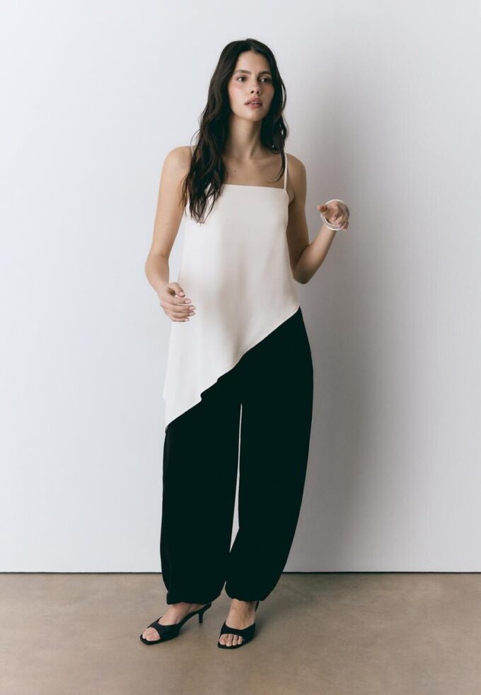 Top in raso con orlo asimmetrico