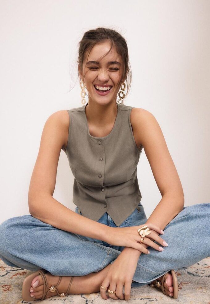 Top senza maniche abbottonato