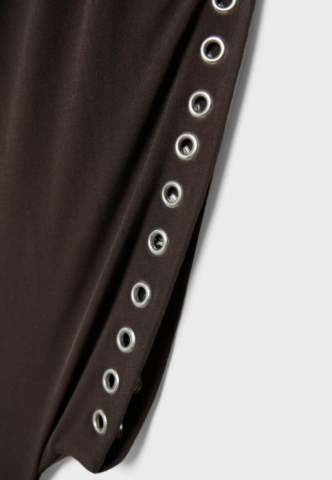 Top senza maniche asimmetrico con borchie