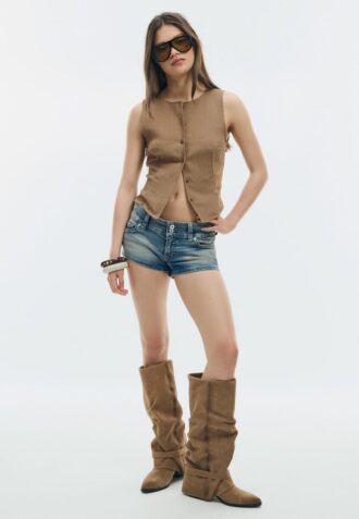 Top testurizzato con bottoni