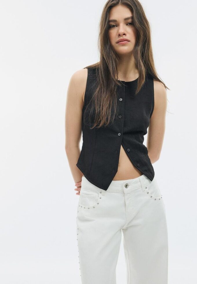 Top testurizzato con bottoni