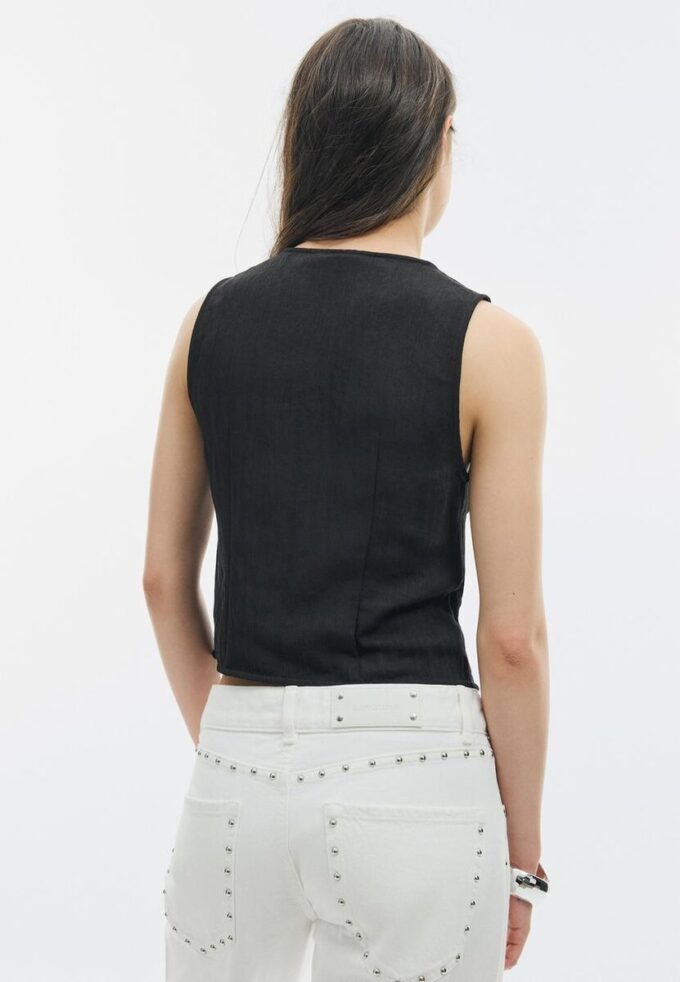 Top testurizzato con bottoni