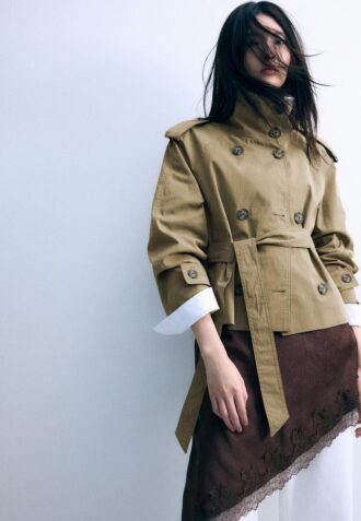Trench a collo alto con cintura