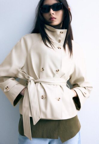 Trench a collo alto effetto pelle