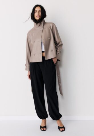 Trench a collo alto effetto pelle