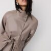 Trench a collo alto effetto pelle Trench a collo alto effetto pelle