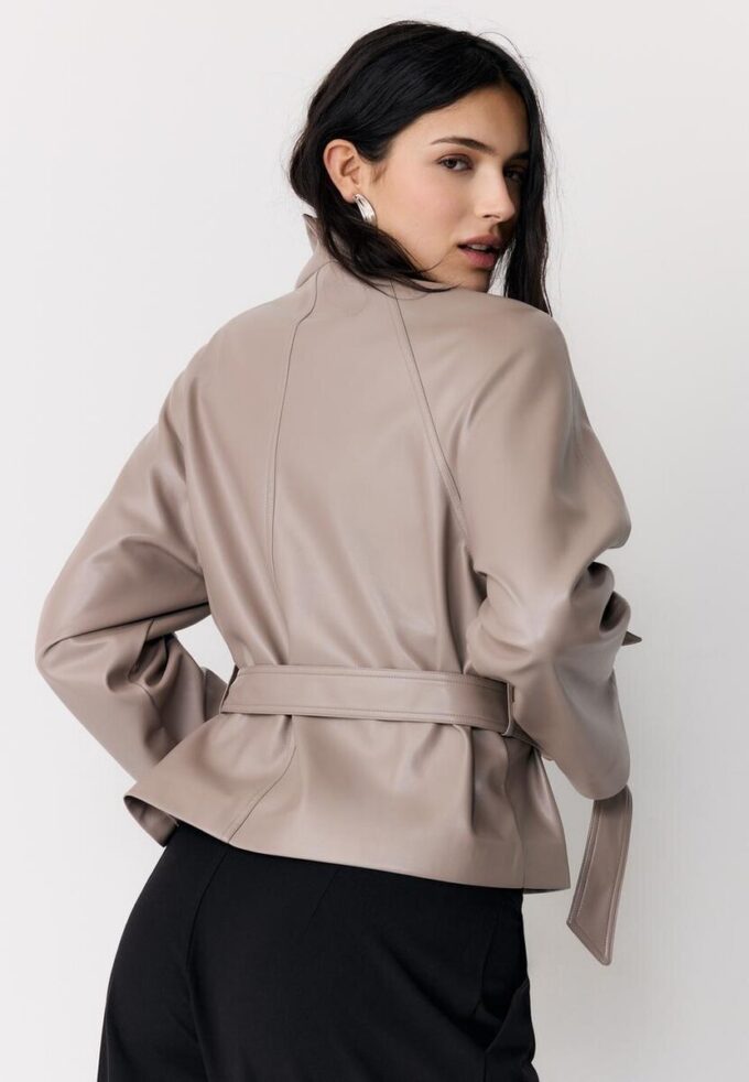 Trench a collo alto effetto pelle Trench a collo alto effetto pelle