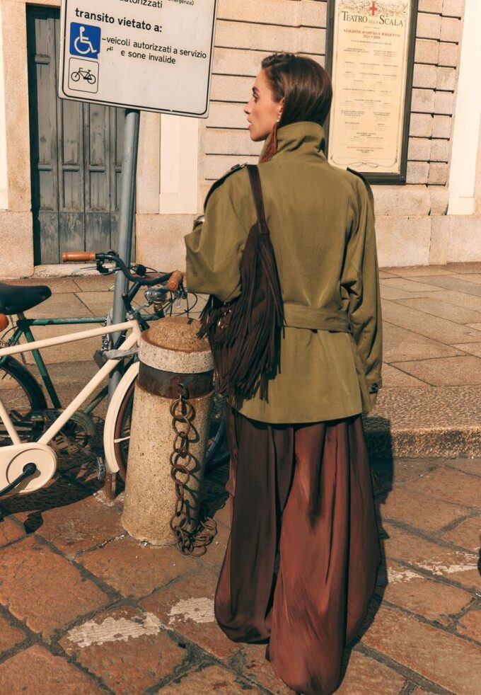 Trench corto a collo alto