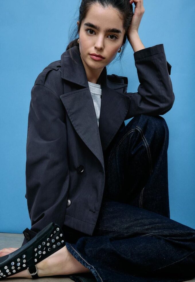 Trench corto a doppio petto