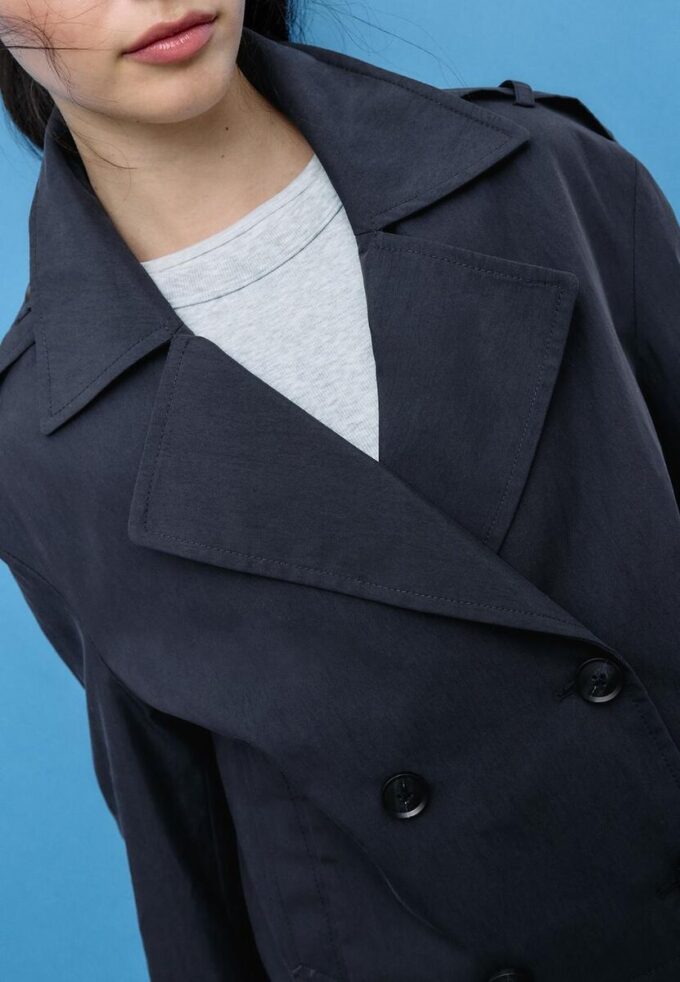 Trench corto a doppio petto