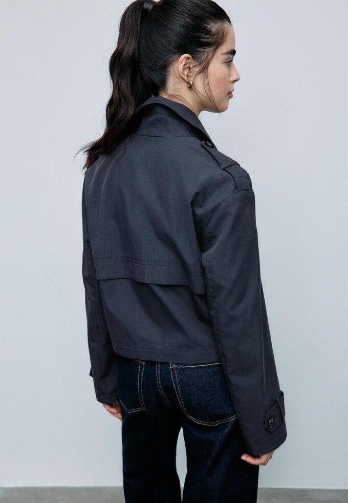 Trench corto a doppio petto