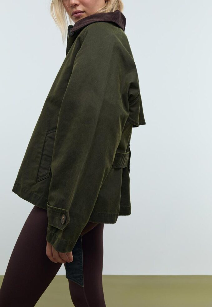 Trench corto cerato con cintura