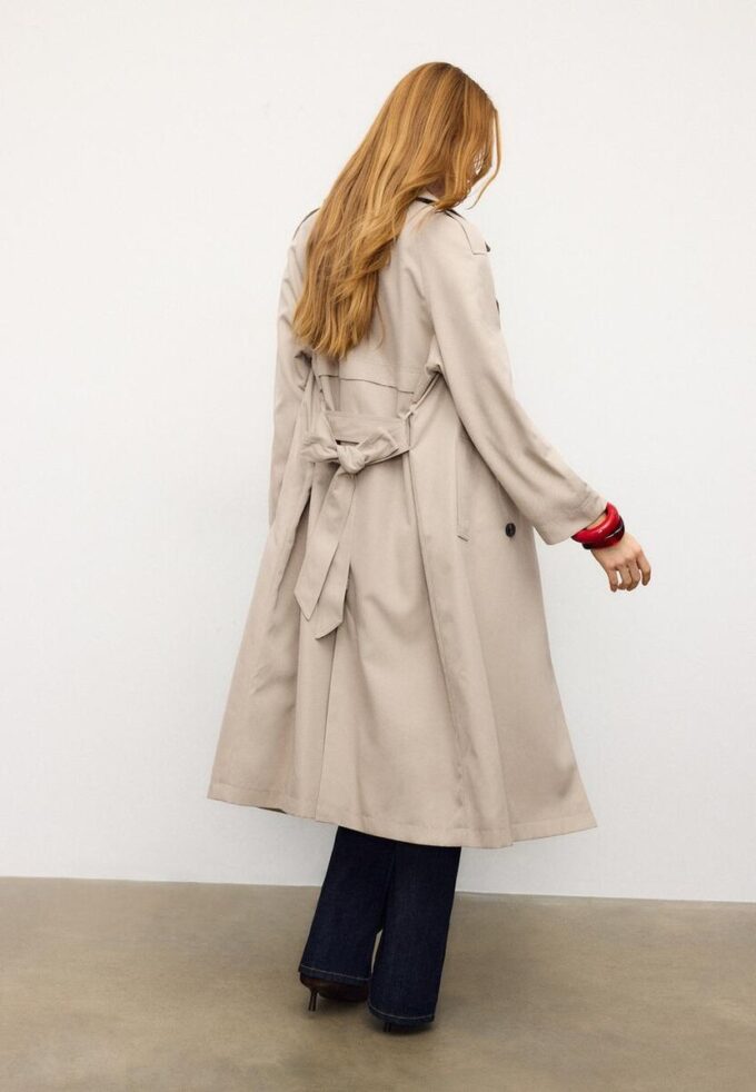 Trench lungo e fluido