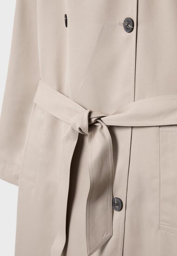 Trench lungo e fluido